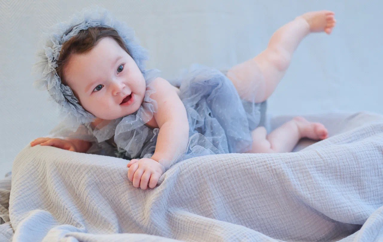 Фотосессия Мии в фиолетовом стиле. Фотограф ANNA GEREIHAN