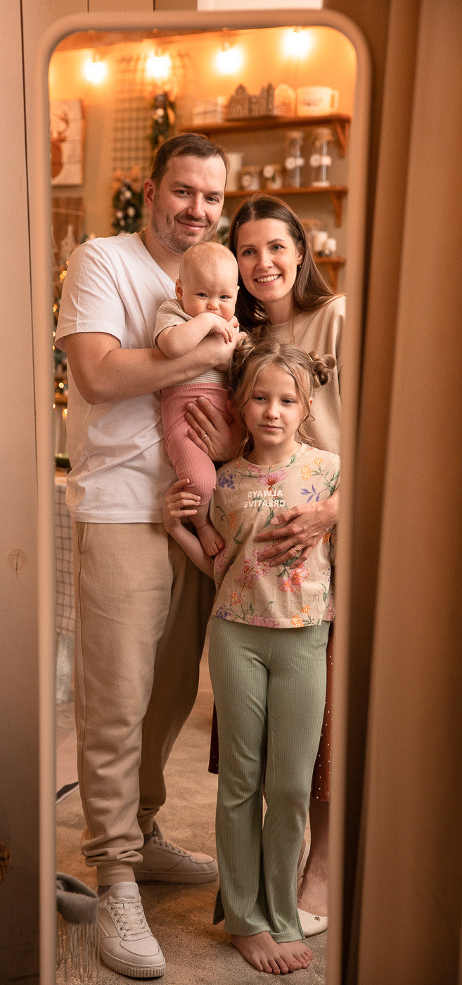 Аня, Дима, Марго и Алиса в студии Daily. Фотограф в СПб и ЛО Татьяна Кучерова