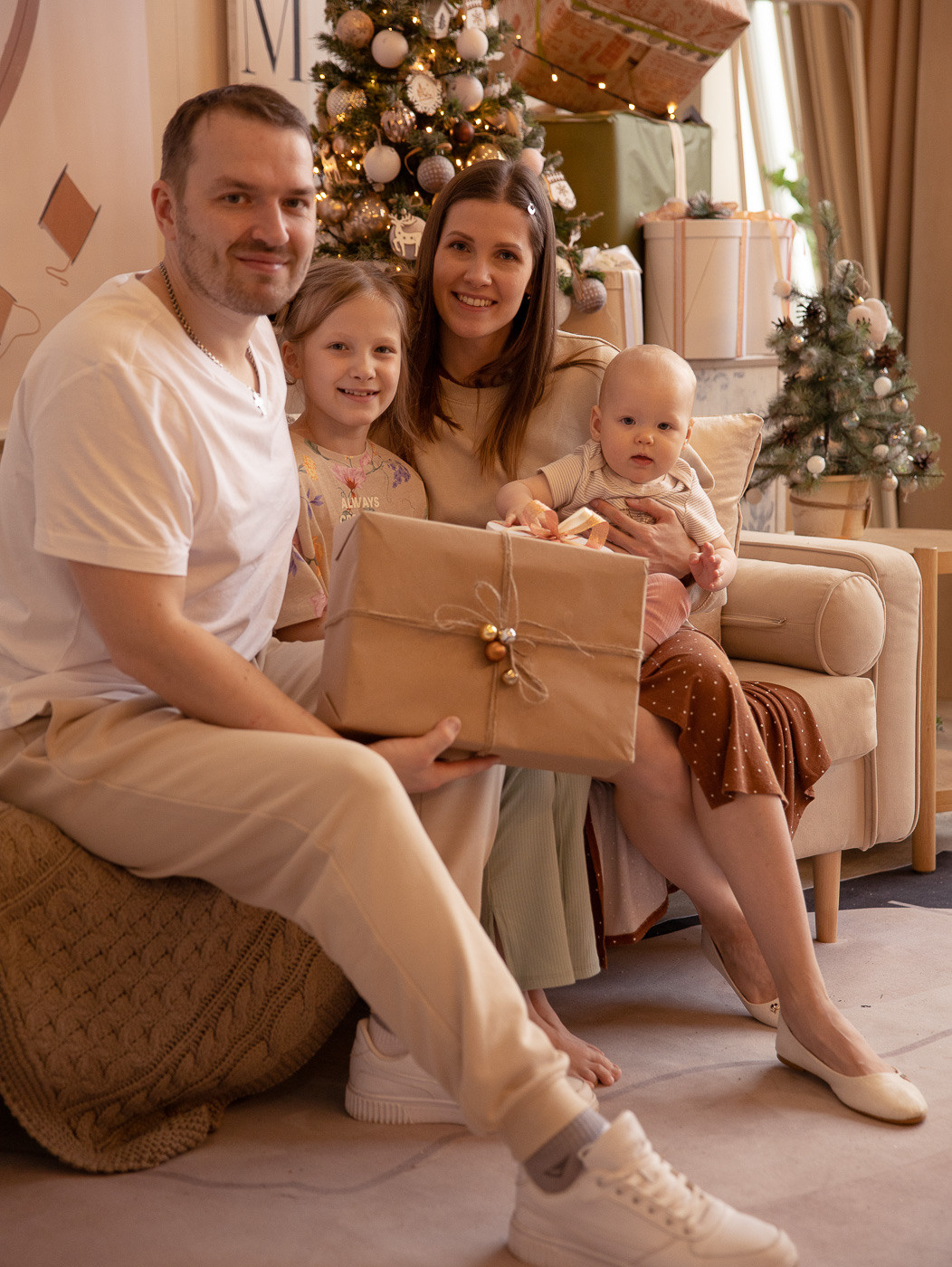 Аня, Дима, Марго и Алиса в студии Daily. Фотограф в СПб и ЛО Татьяна Кучерова