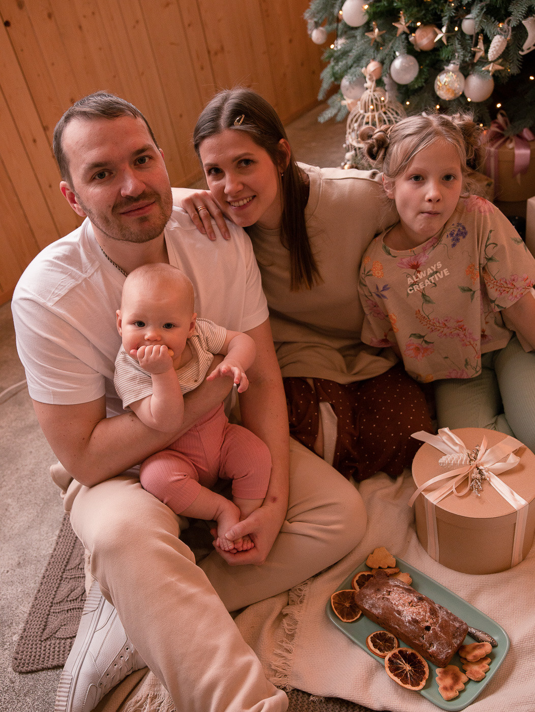 Аня, Дима, Марго и Алиса в студии Daily. Фотограф в СПб и ЛО Татьяна Кучерова