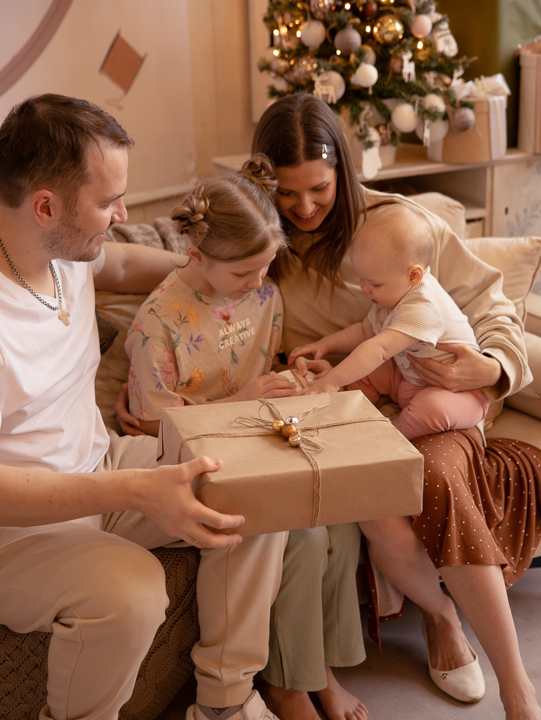 Аня, Дима, Марго и Алиса в студии Daily. Фотограф в СПб и ЛО Татьяна Кучерова