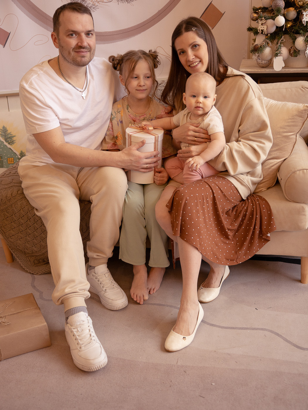 Аня, Дима, Марго и Алиса в студии Daily. Фотограф в СПб и ЛО Татьяна Кучерова