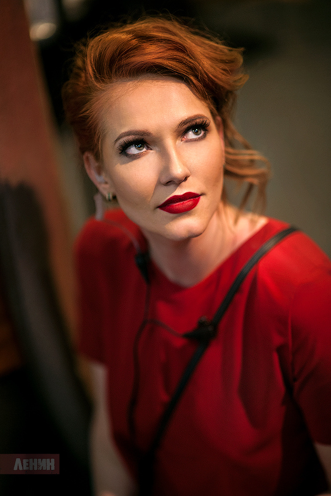 Девушка в красном.... Сергей Ленин