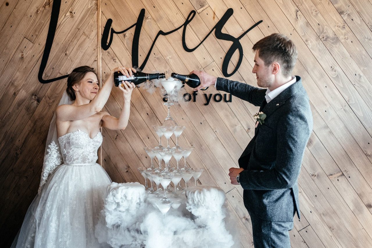 Пирамида из шампанского. Свадебная площадка РАНЧО