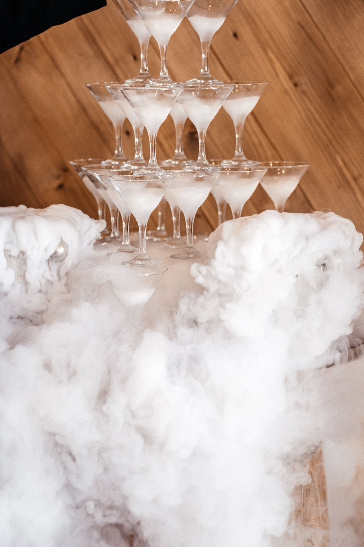 Пирамида из шампанского. Свадебная площадка РАНЧО