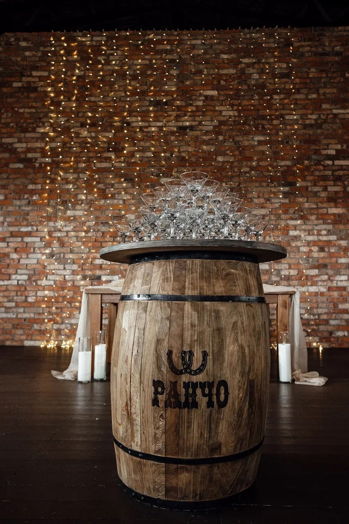 Пирамида из шампанского. Свадебная площадка РАНЧО