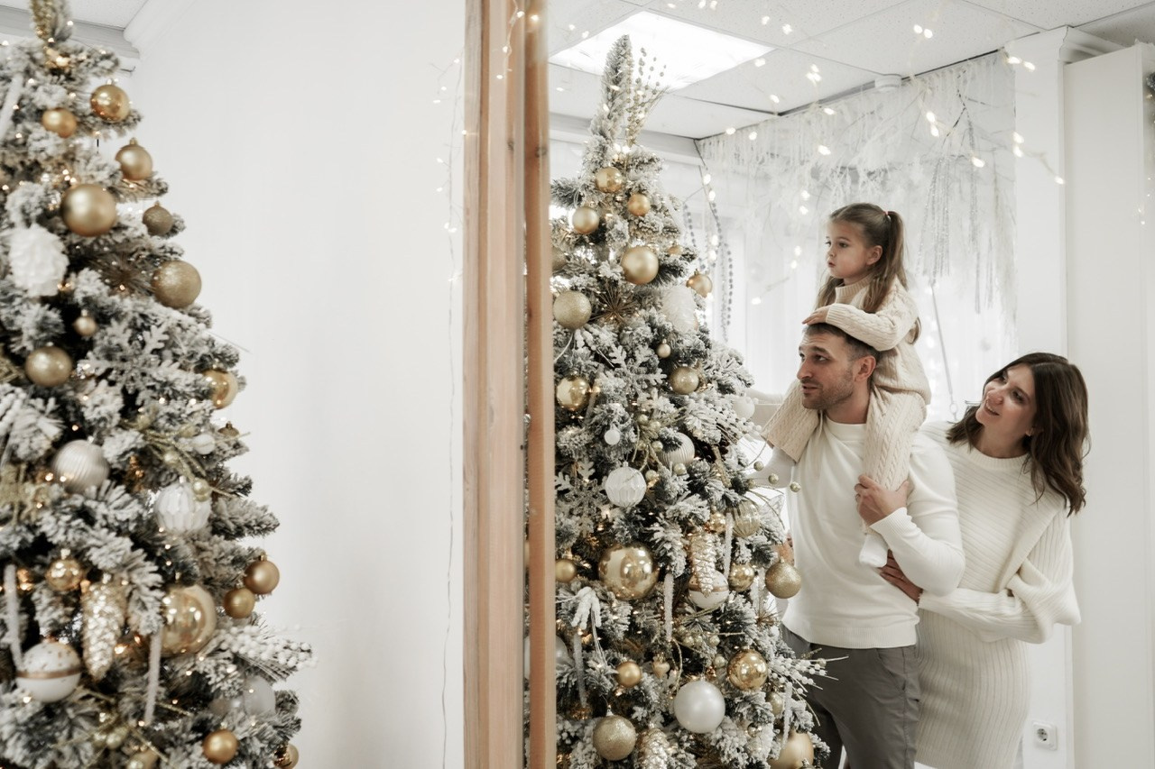 Семейный фотограф в Батайске и Ростове-на-Дону. Новогодняя фотосессия в студии Белый кролик. Свадебный фотограф в Ростове-на-Дону. Таинство Крещения и Венчания, семейные фотосессии. Алёна Чёботова