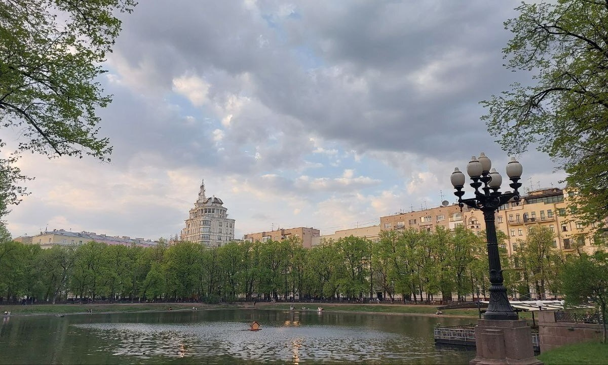 Патриаршие пруды Москва. Фотограф для маркетплейсов Михаил Бове