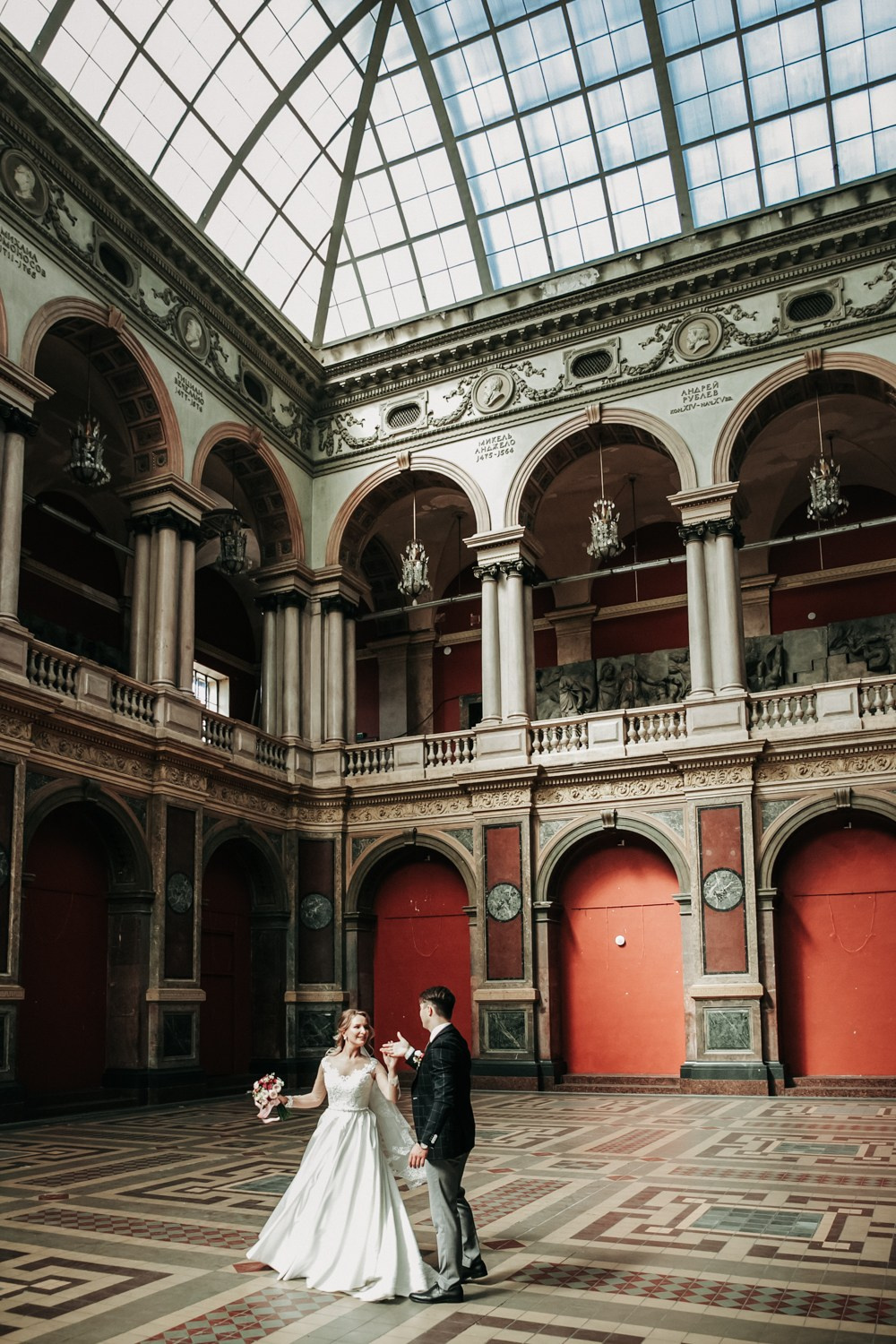 Свадебный фотограф в Санкт Петербурге, Москве. Фотограф крещение венчание в Петербурге! Помогает подобрать храм и посоветовал душевного батюшку в СПб