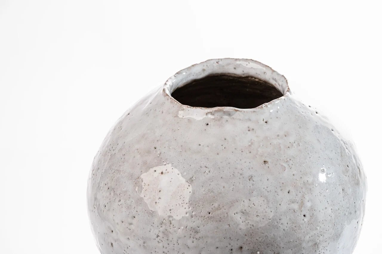 Белый сосуд. Арт-керамика Катерины Жизневской