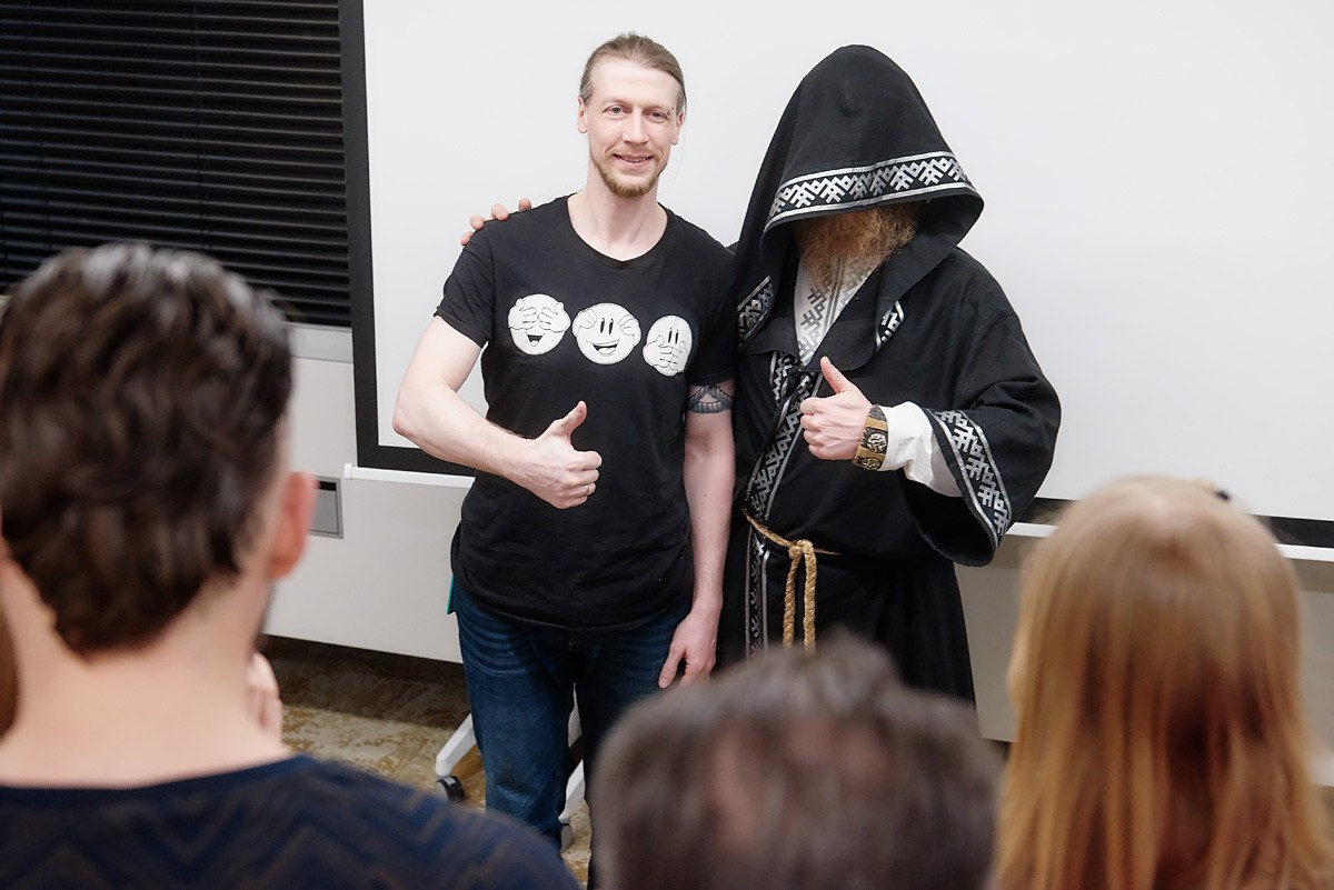 Нейромонах Феофан в Avito. Репортажный фотограф в Москве Вадим Францев