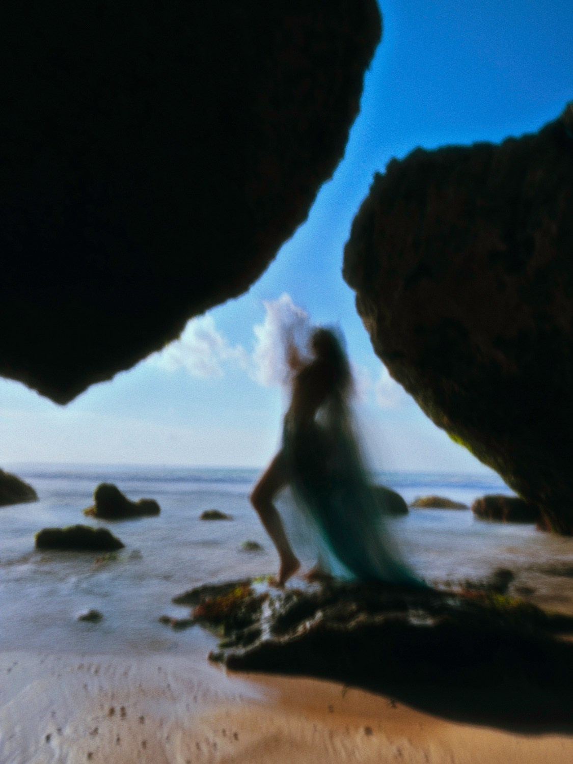 Современная концептуальная фотография о теле, уязвимости и идентичности. Визуальная практика на стиле честности, пост-иронии и искусства.Рекламная фотография, Концептуальная фотография, Современный художник, Психология, Коммерческий фотограф, Репортажный фотограф, Стрит фотография, Арт, Сюрреализм, Мобильная фотография, Снято на айфон, Дима Бурза