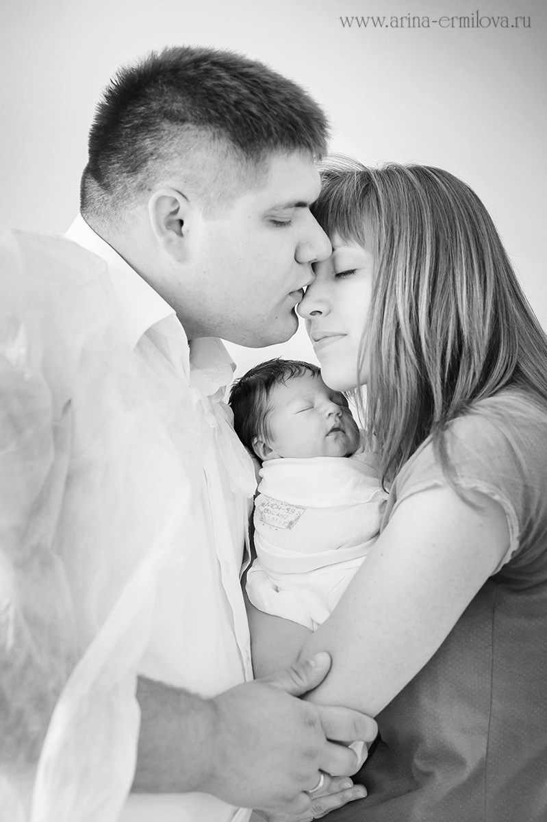 Выписка из роддома. Репортажный, семейный и детский фотограф в Пензе и Заречном Арина Ермилова. Картины барельеф на заказ