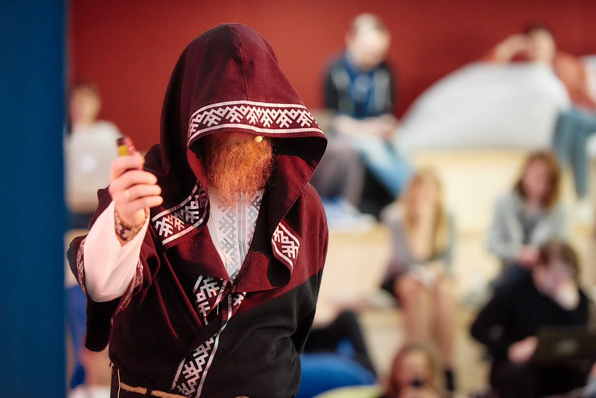 Нейромонах Феофан в Avito. Репортажный фотограф в Москве Вадим Францев