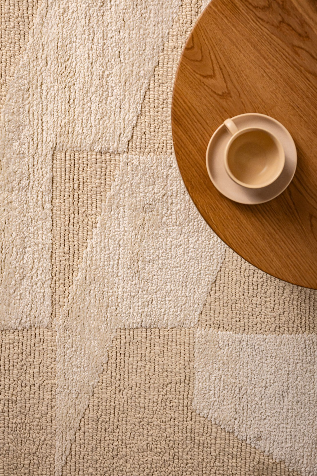 Ковры Decaro Rugs. L. Deco интерьерный салон. Краски/обои/лепной декор