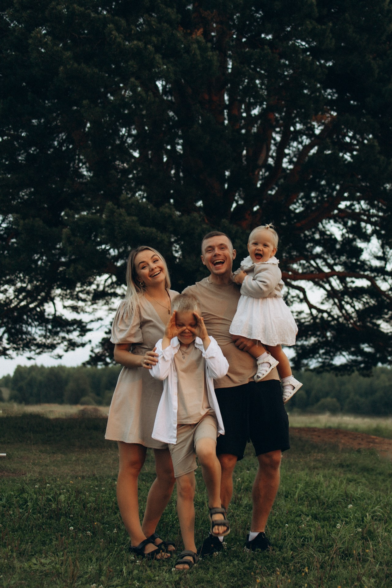 Наталья, Евгений, Кирилл и Вика. Семейный фотограф в Ижевске Даша Денисова