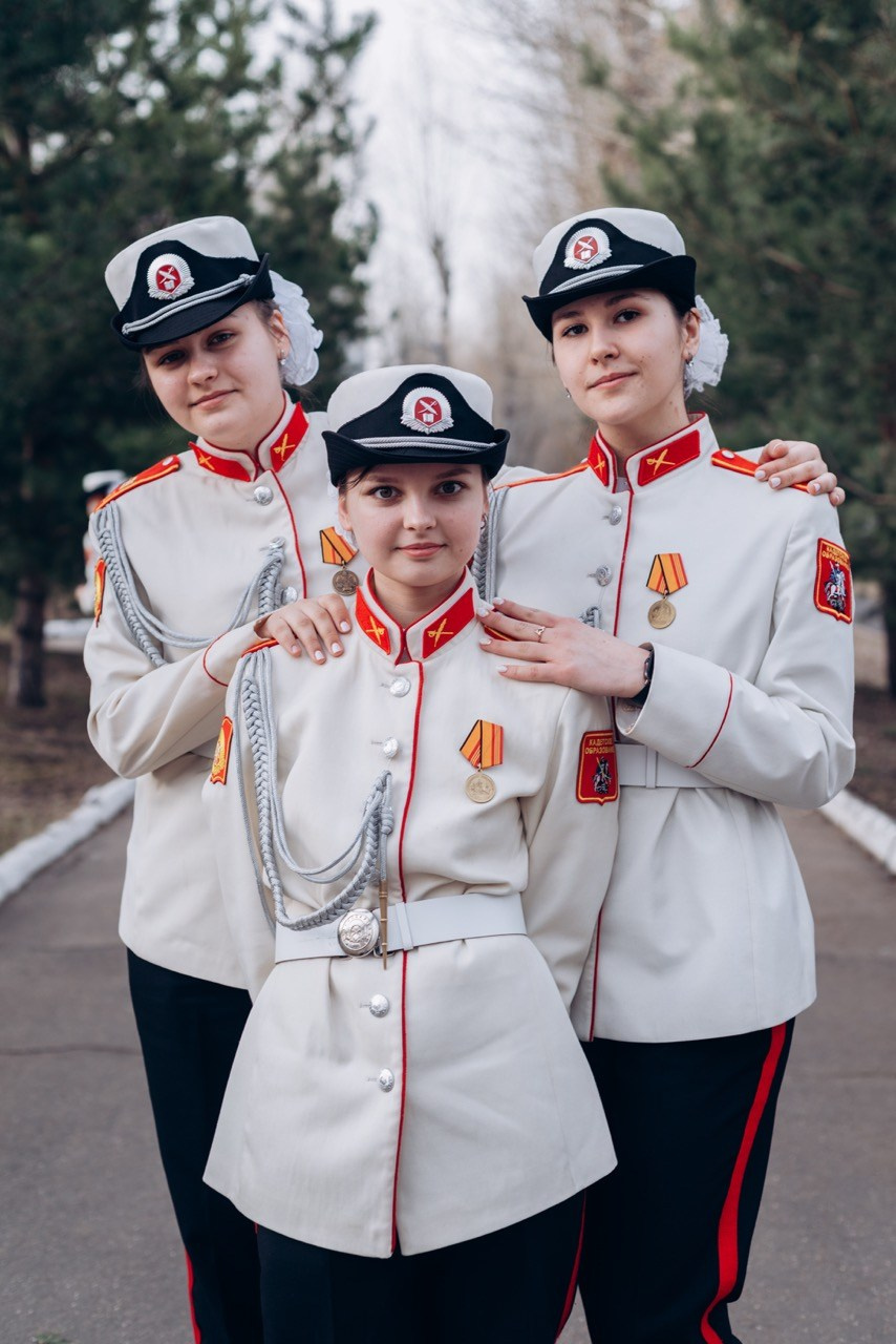 Выпускной альбом для школьного класса — фотосъёмка, дизайн и печать в Москве. MILATE — выпускные альбомы, фотосессии и видео в Москве