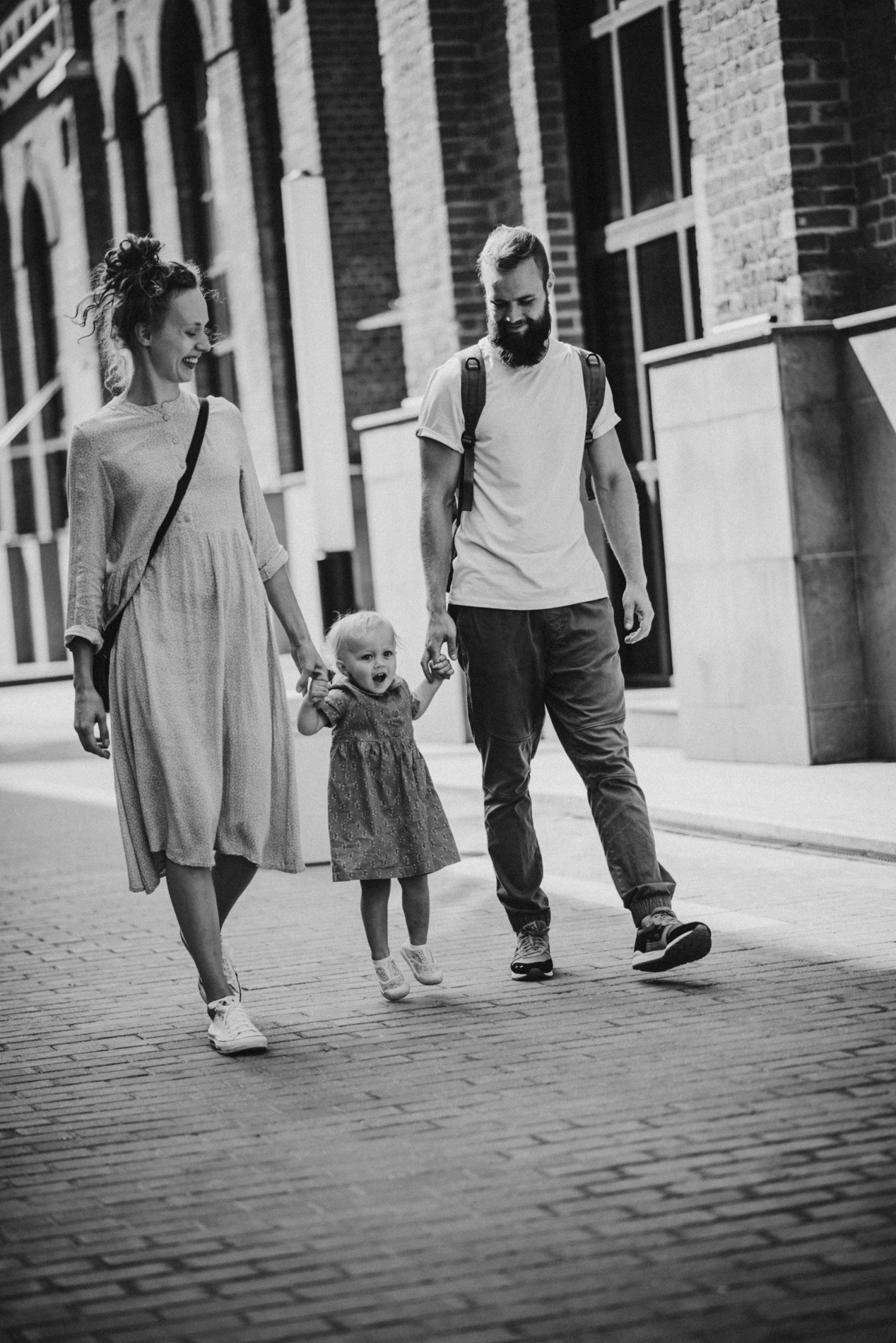 Босиком по мостовой | в городе