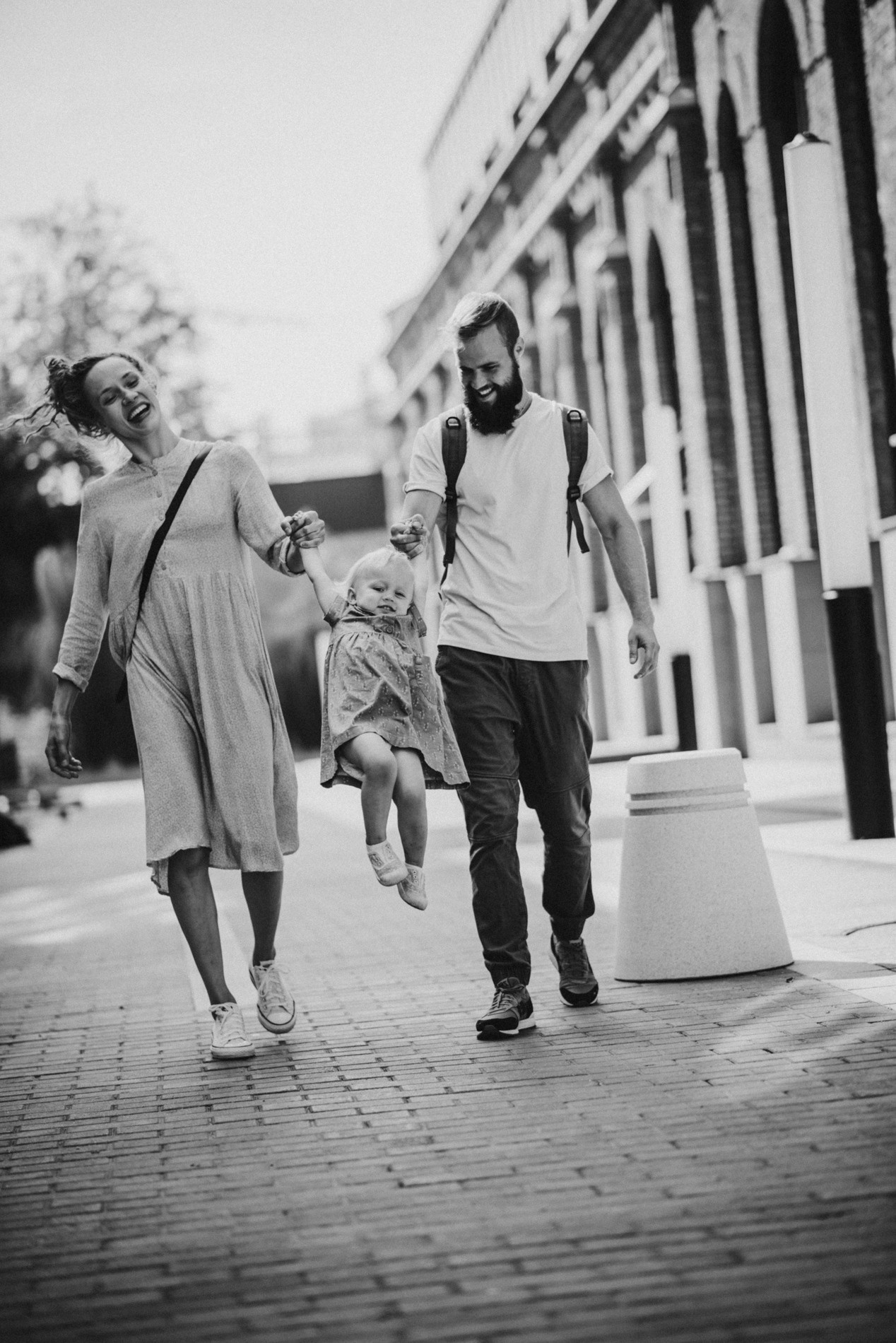 Босиком по мостовой | в городе