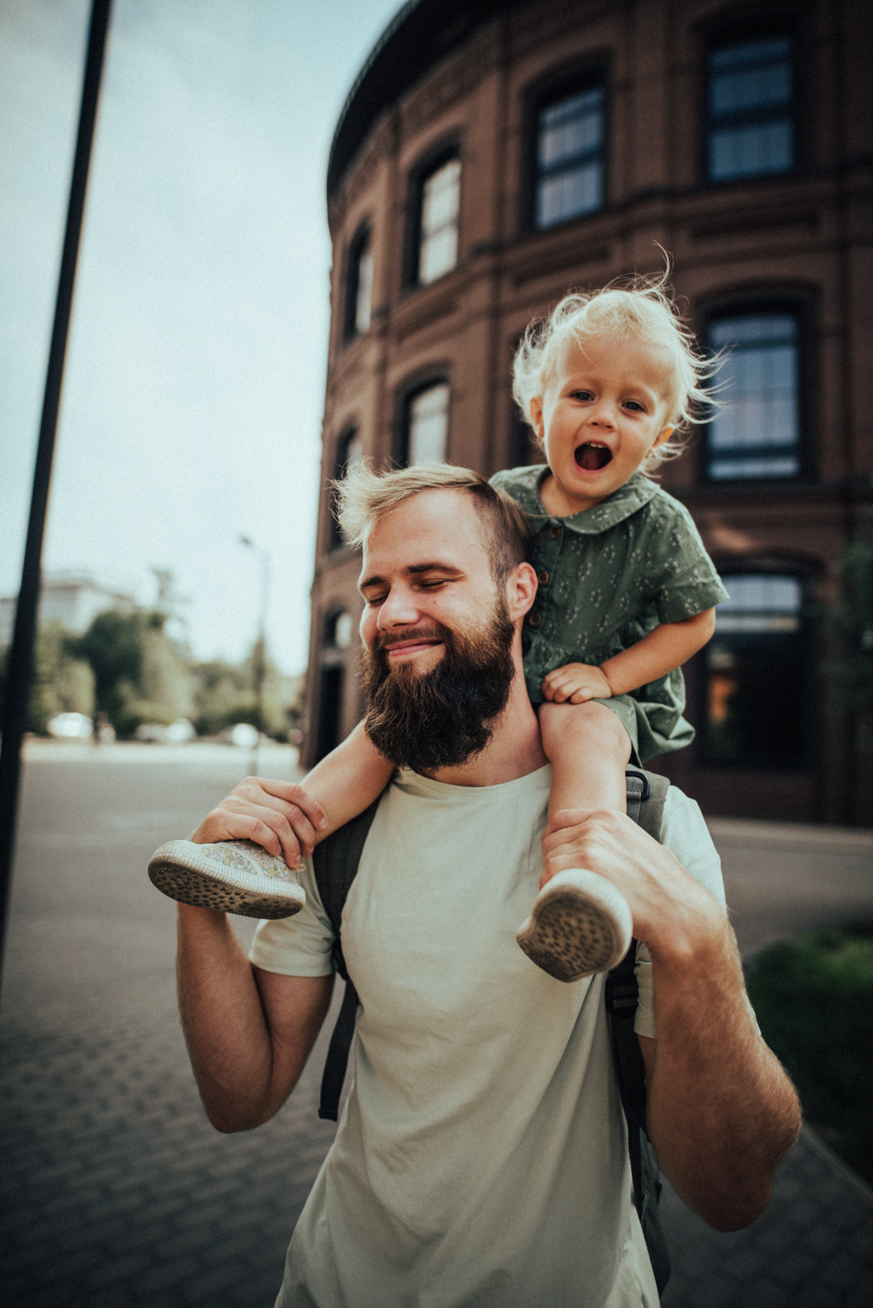 Босиком по мостовой | в городе