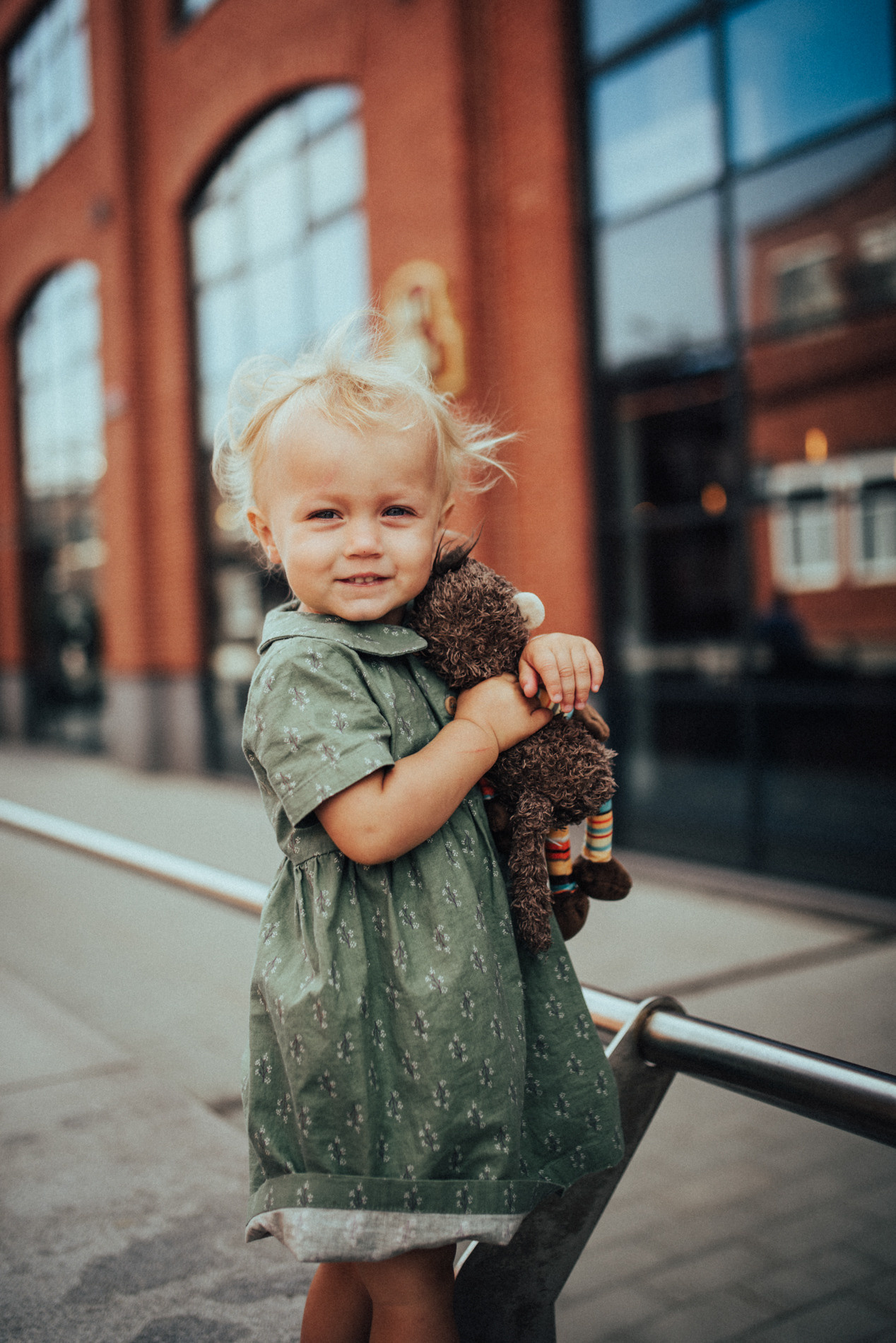 Босиком по мостовой | в городе