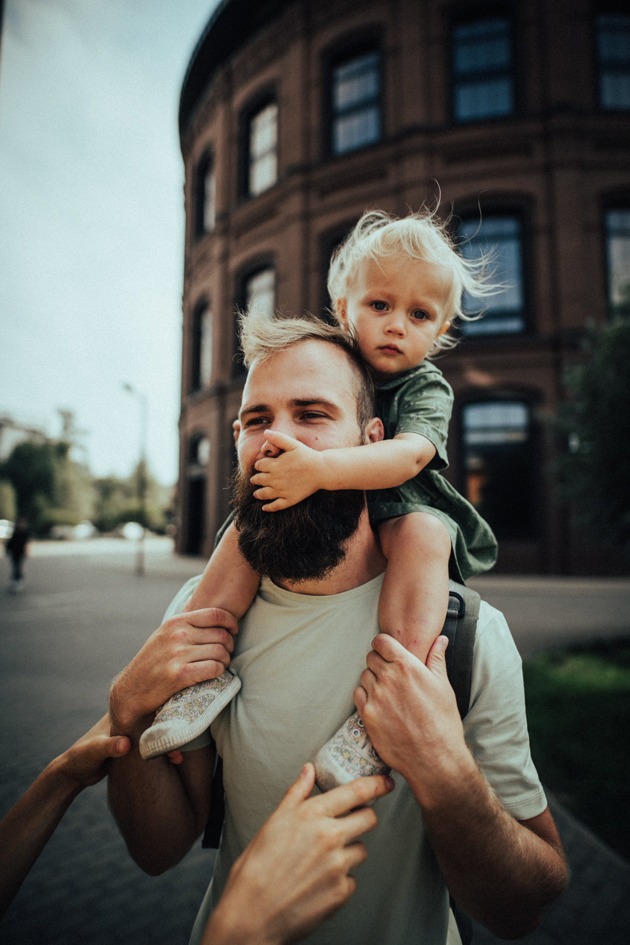 Босиком по мостовой | в городе