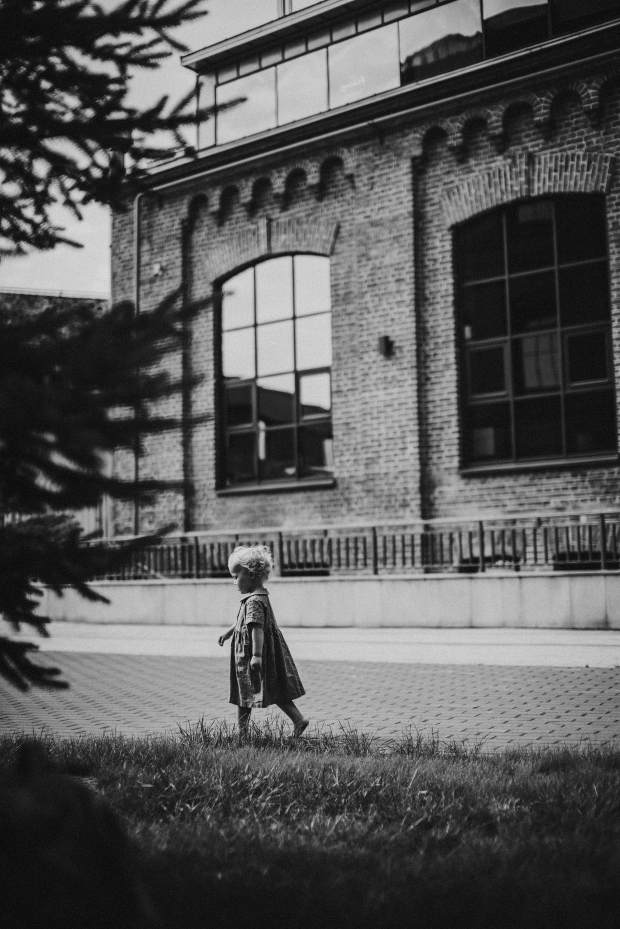 Босиком по мостовой | в городе