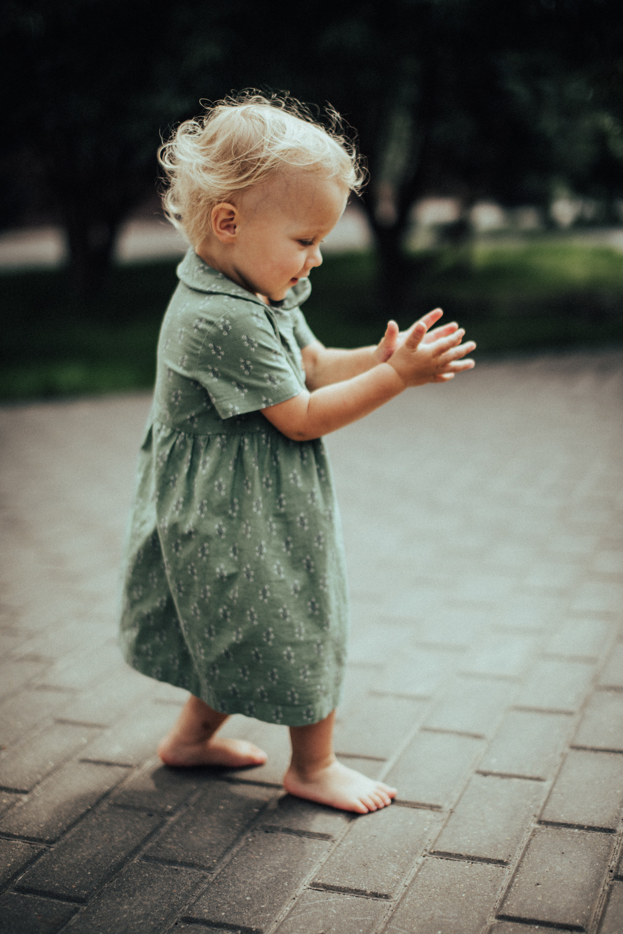 Босиком по мостовой | в городе