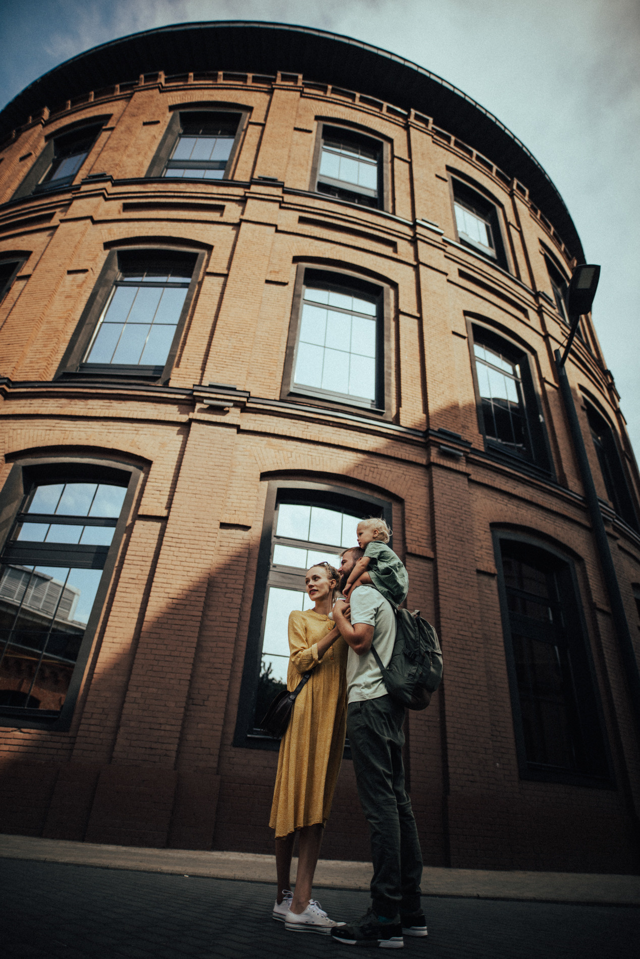 Босиком по мостовой | в городе