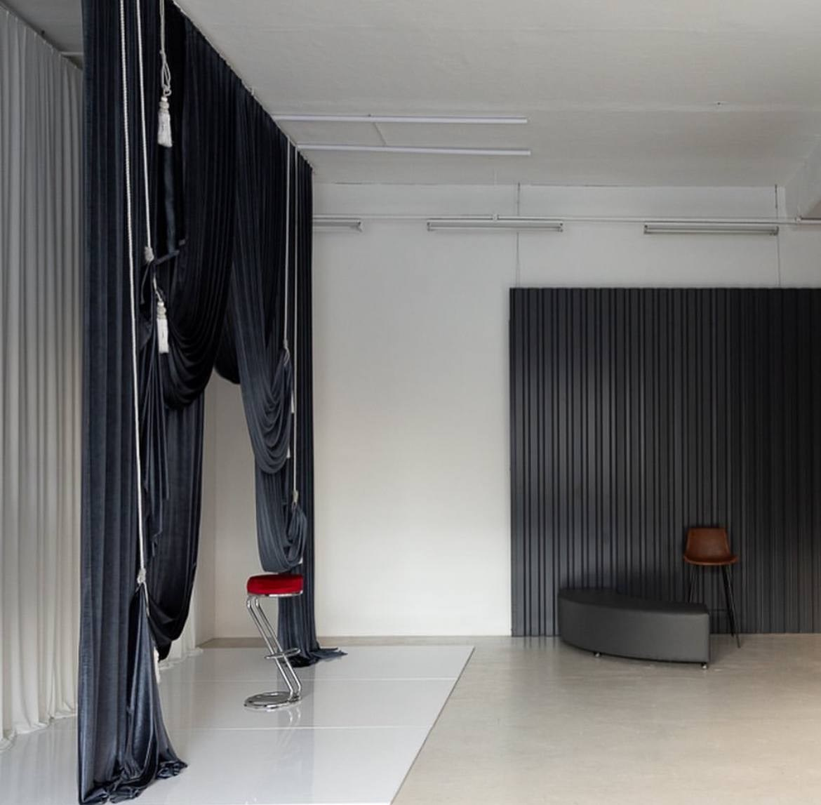 Студия Lumos зал Lumos, 1700 руб. в час. Классный фотограф Красноярска Васильева Ирина