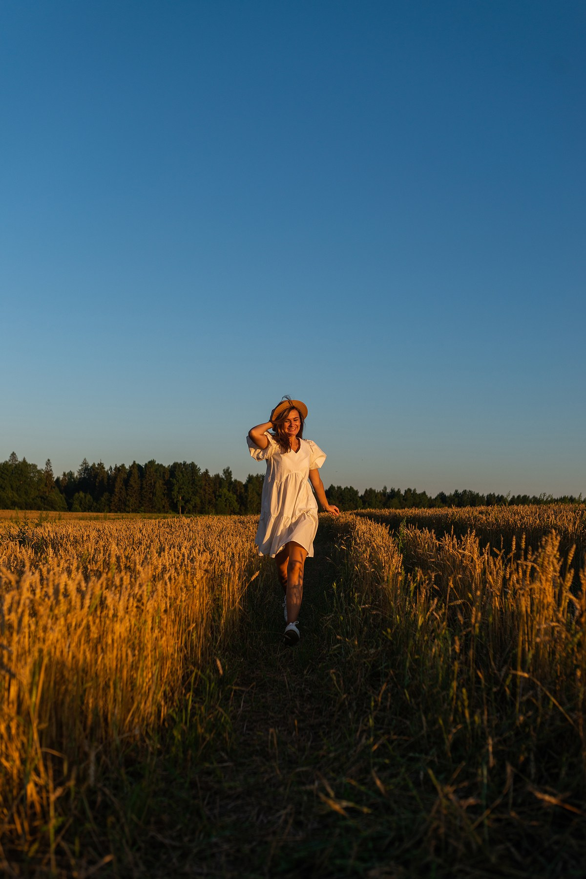 Поле, закат и наши улыбки. Фотограф Мария Ковкова