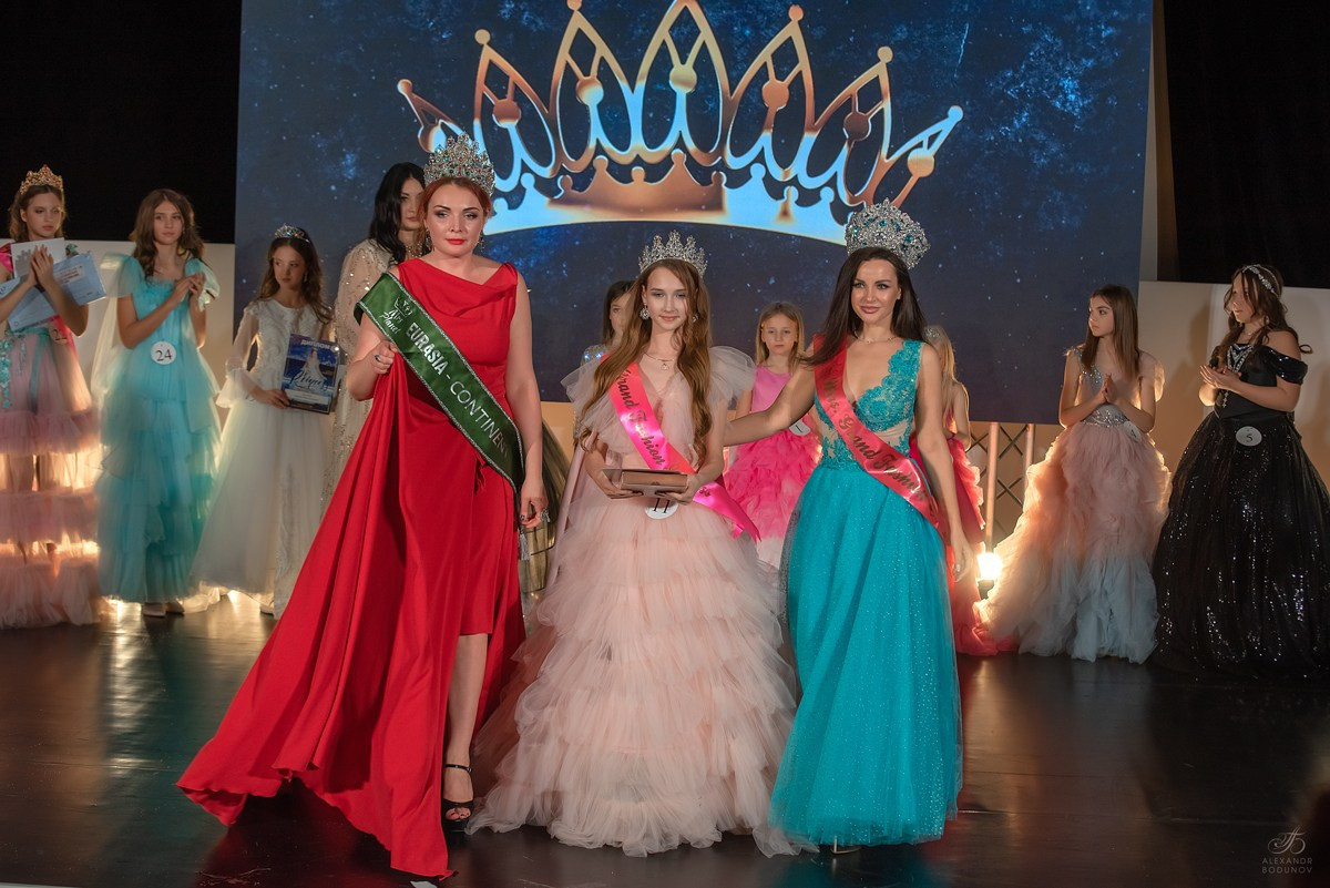 GrandFashionShow2024. Семейный и коммерческий фотограф в Сочи Александр Бодунов