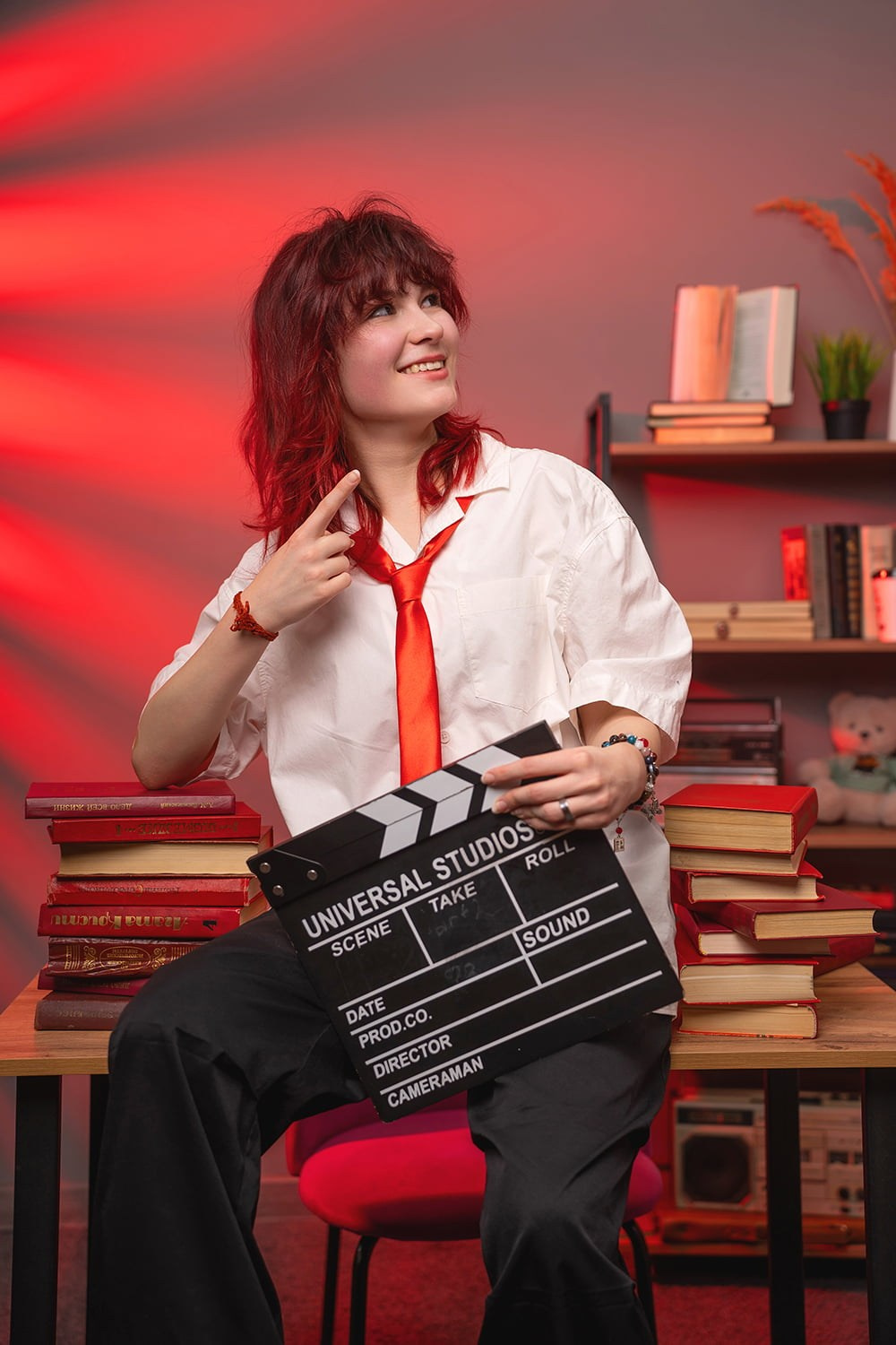 Выпускной альбом 9 класс: Съёмка в атмосферной фотостудии-библиотеке. СИГМА | Студия выпускных альбомов Красноярск