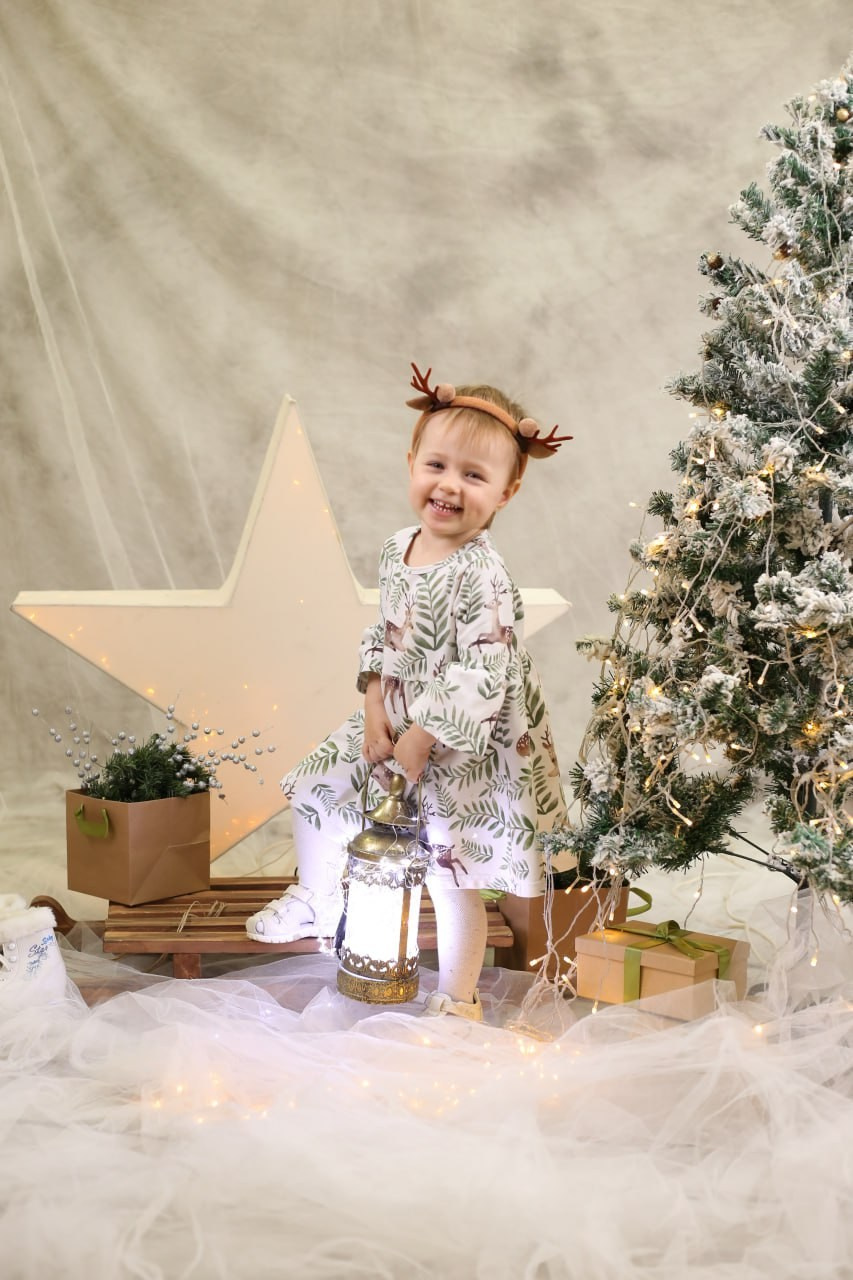 Общее фото в детском саду с выездным реквизитом в Тюмени. Выпускные альбомы в Тюмени для школ, садов, вузов спортивных секций