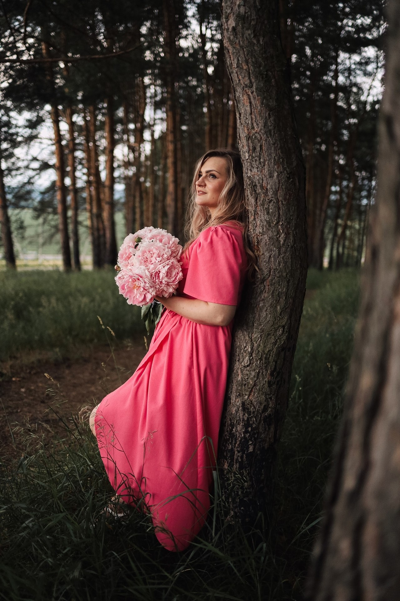 Евгения и пионы. Фотограф Анастасия Фальковская