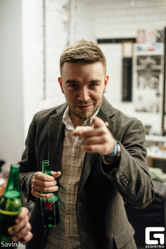 Фотограф Артём Савиных | Свадебная, репортажная, семейная съёмка Москва. Артём Савиных — профессиональный фотограф в Москве | Репортажи, свадьбы, портреты