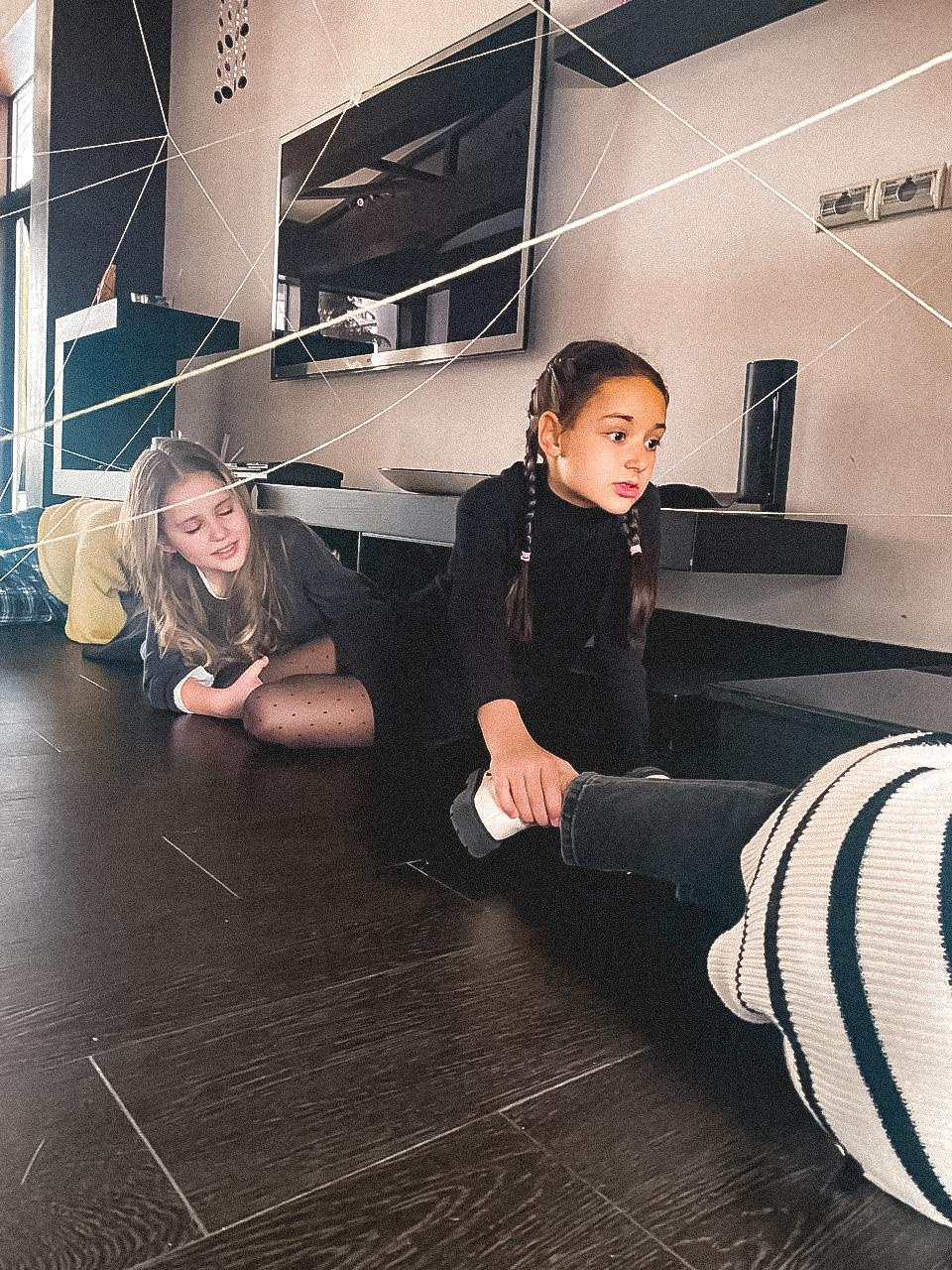 УЭНСДЕЙ АДДАМС: спасти школу Невермор. КАРАМБОЛА: Организация праздников в Москве