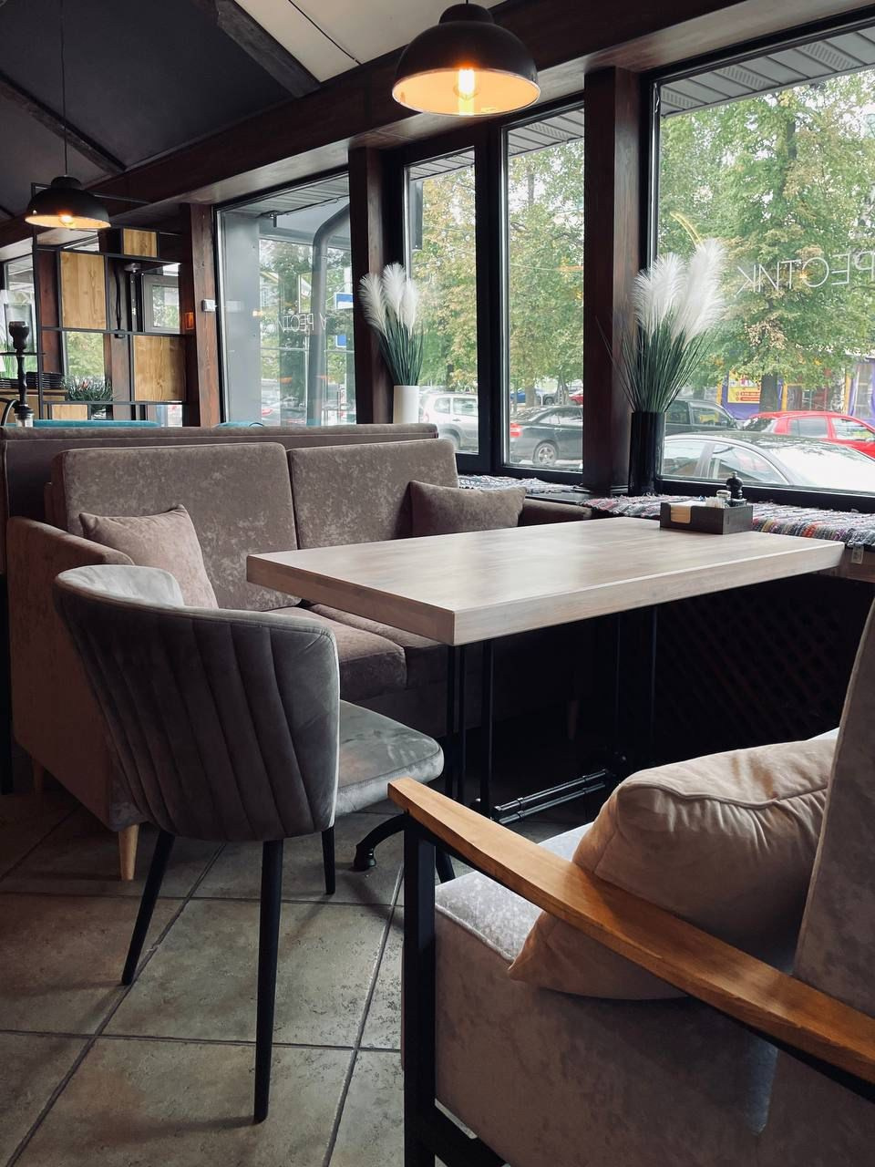 Обеденные столы. Столярное производство Камыши-Хвощи