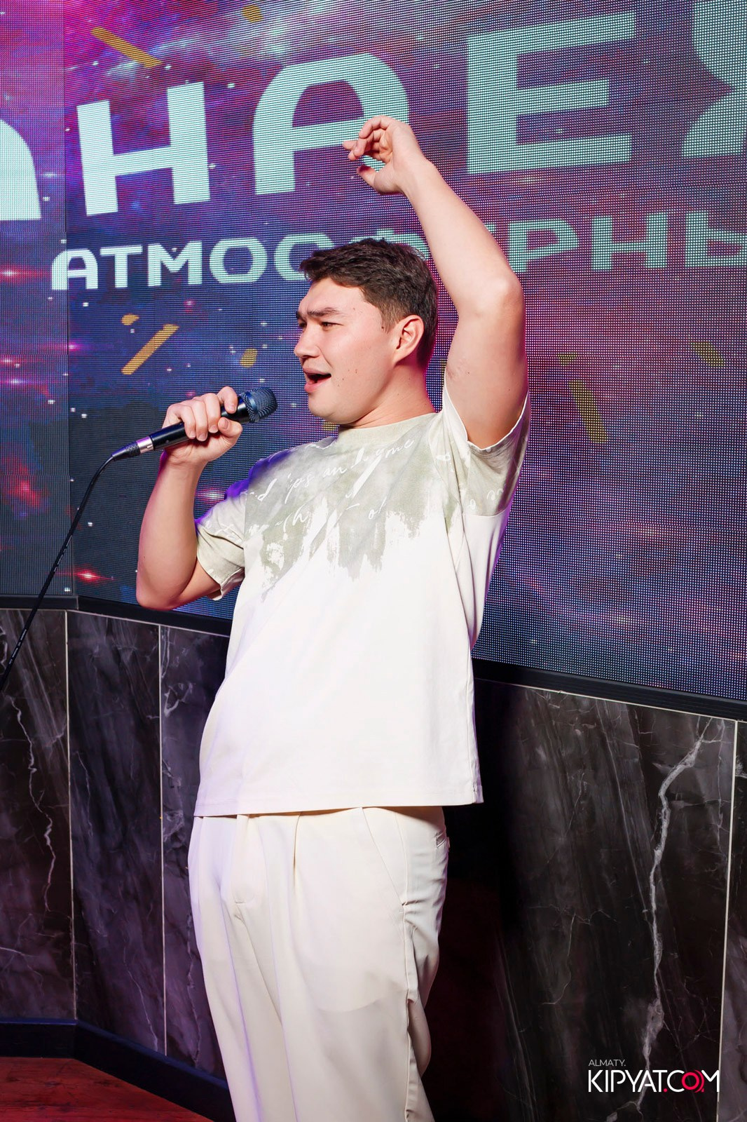 БАР ПАНАЕХАЛИ НА ТОЛЕ БИ. КИПЯТКОМ АЛМАТЫ!