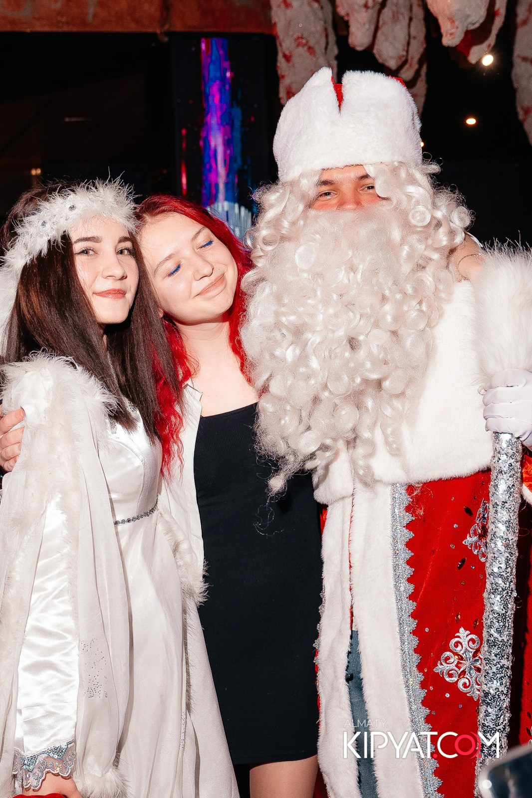 БАР ПАНАЕХАЛИ НА ТОЛЕ БИ. КИПЯТКОМ АЛМАТЫ!