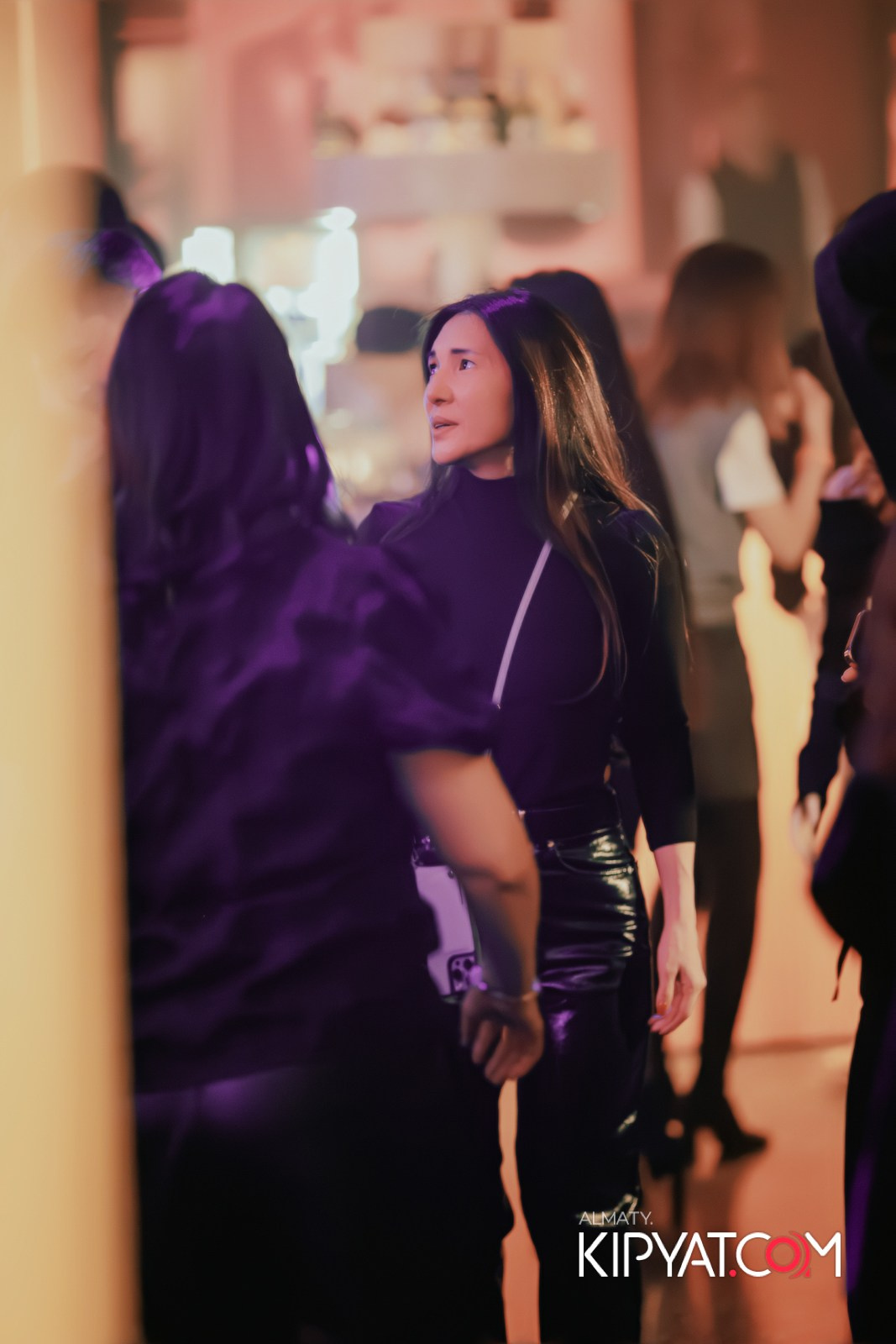 SANTA BARBARA — ПИТ ДЖЕЙСОН (ГР. ПРЕМЬЕР-МИНИСТР) И ИЛЬЯ ЗУДИН (ГР. ДИНАМИТ) НА ПРЕДНОВОГОДНЕЙ ВЕЧЕРИНКЕ. КИПЯТКОМ АЛМАТЫ!