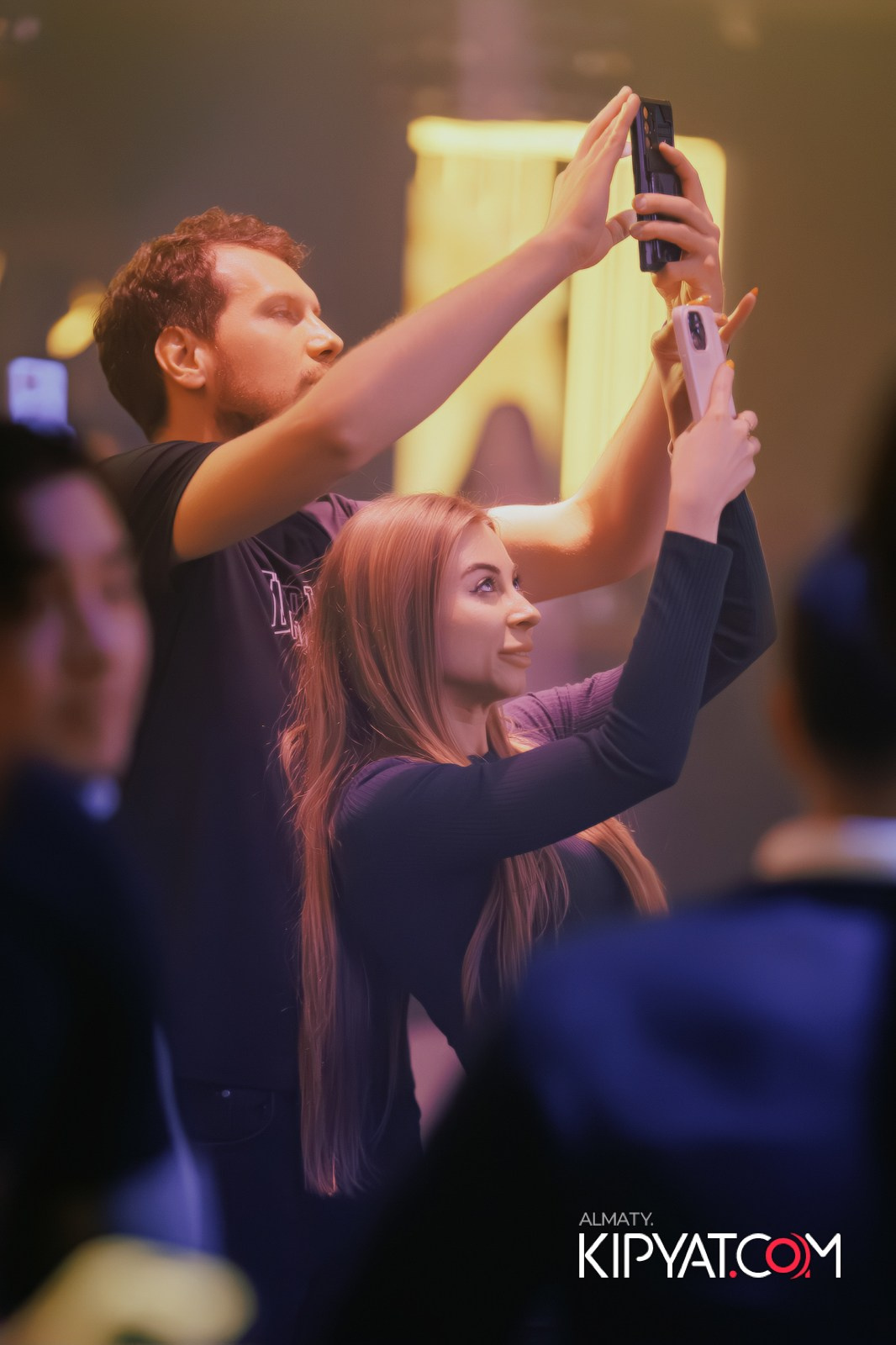 SANTA BARBARA — ПИТ ДЖЕЙСОН (ГР. ПРЕМЬЕР-МИНИСТР) И ИЛЬЯ ЗУДИН (ГР. ДИНАМИТ) НА ПРЕДНОВОГОДНЕЙ ВЕЧЕРИНКЕ. КИПЯТКОМ АЛМАТЫ!