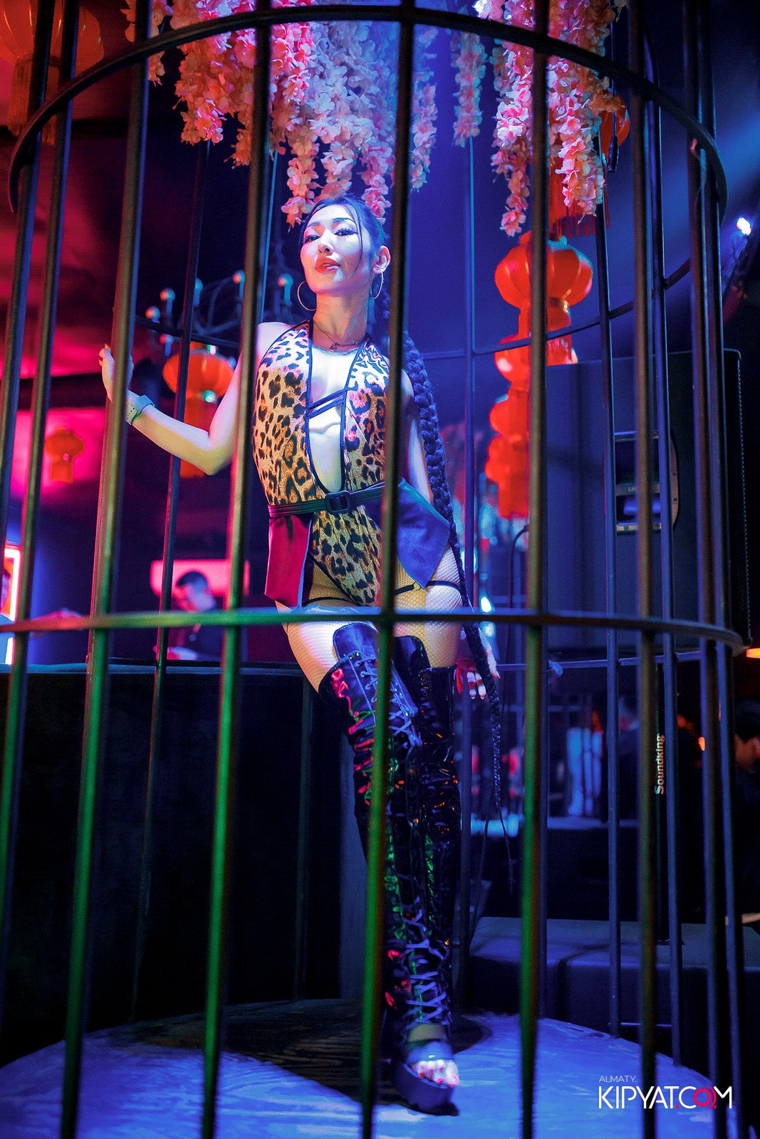 UYAT EMES BAR. КИПЯТКОМ АЛМАТЫ!