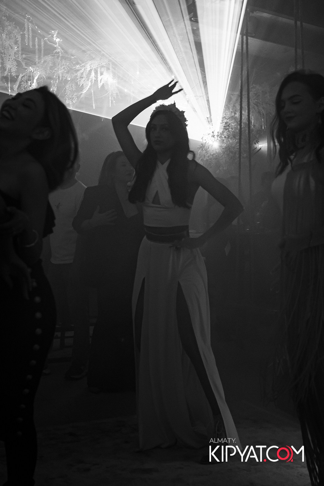 EDEN BAR & RESTAURANT. КИПЯТКОМ АЛМАТЫ!