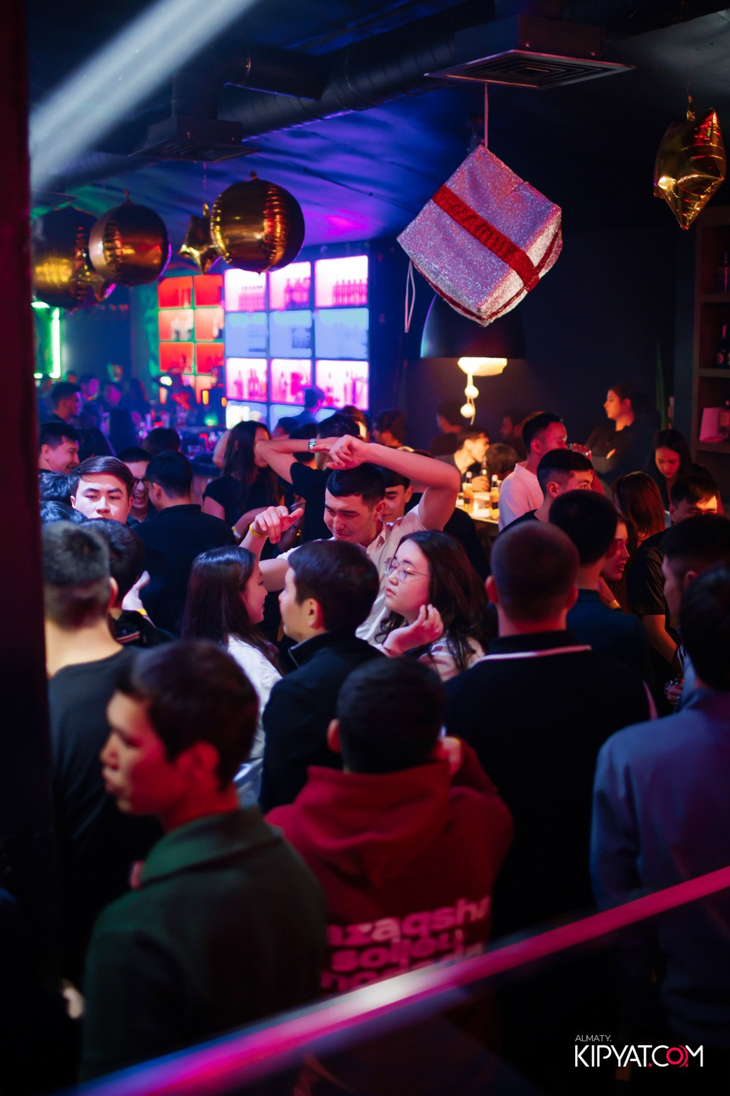 UYAT EMES BAR. КИПЯТКОМ АЛМАТЫ!