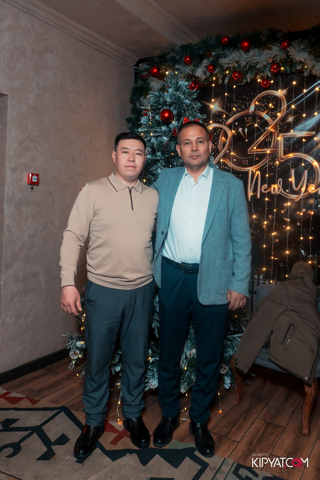 КАФЕ ЖАСМИН НА МОМЫШУЛЫ. КИПЯТКОМ АЛМАТЫ!