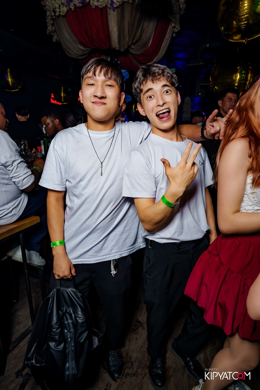 UYAT EMES BAR. КИПЯТКОМ АЛМАТЫ!