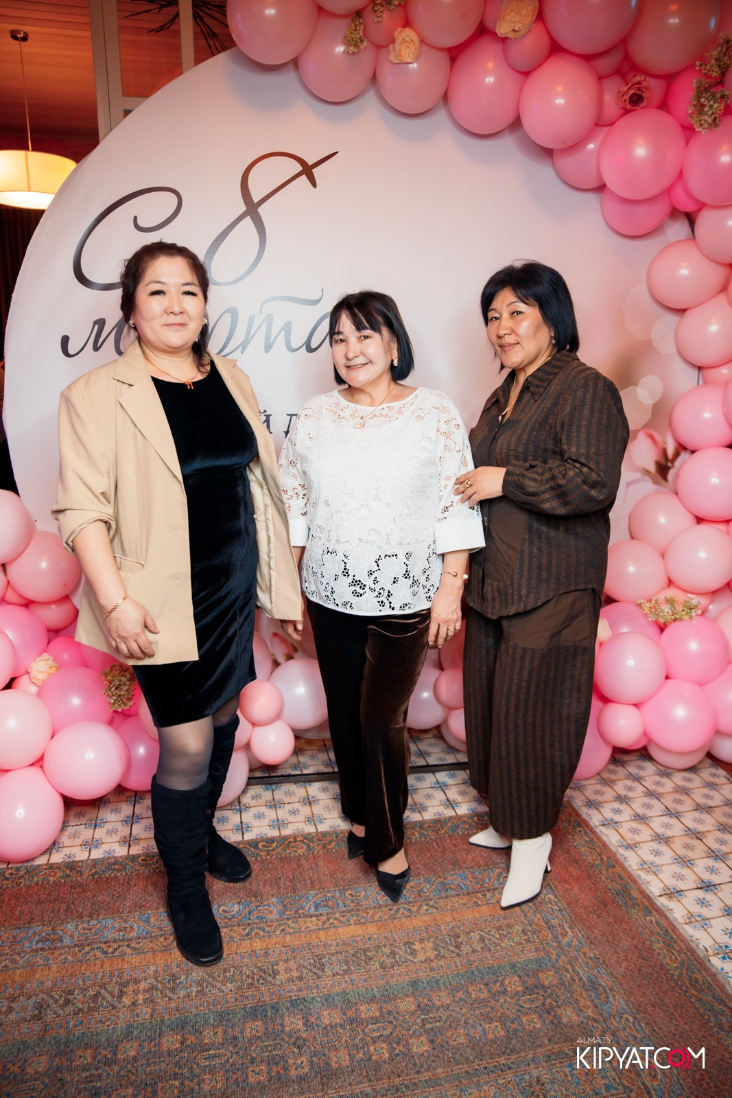 ГРУЗИНСКИЙ ДВОР НА КАБАНБАЙ БАТЫРА. КИПЯТКОМ АЛМАТЫ!