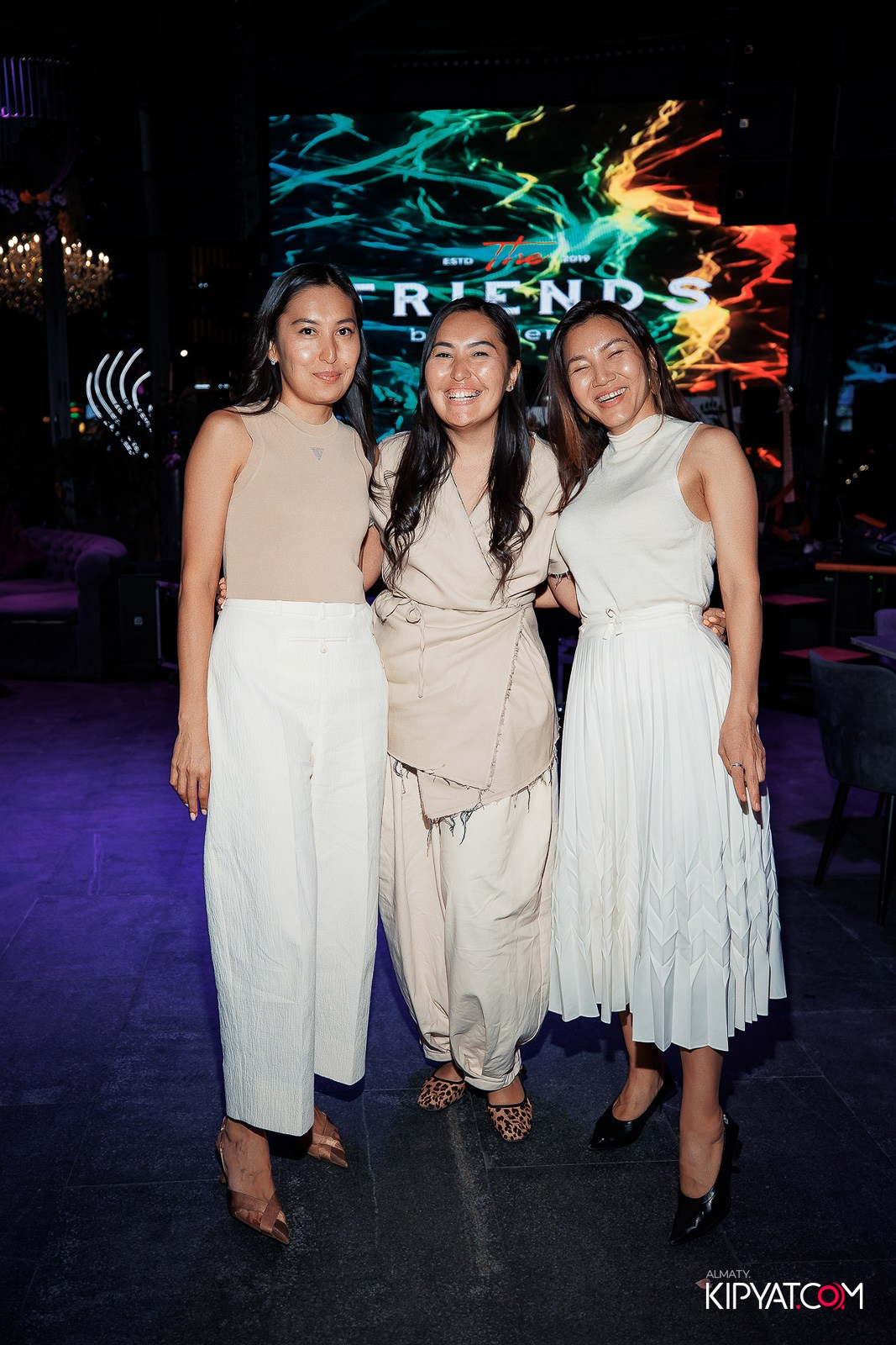 FRIENDS BAR & TERRACE. КИПЯТКОМ АЛМАТЫ!