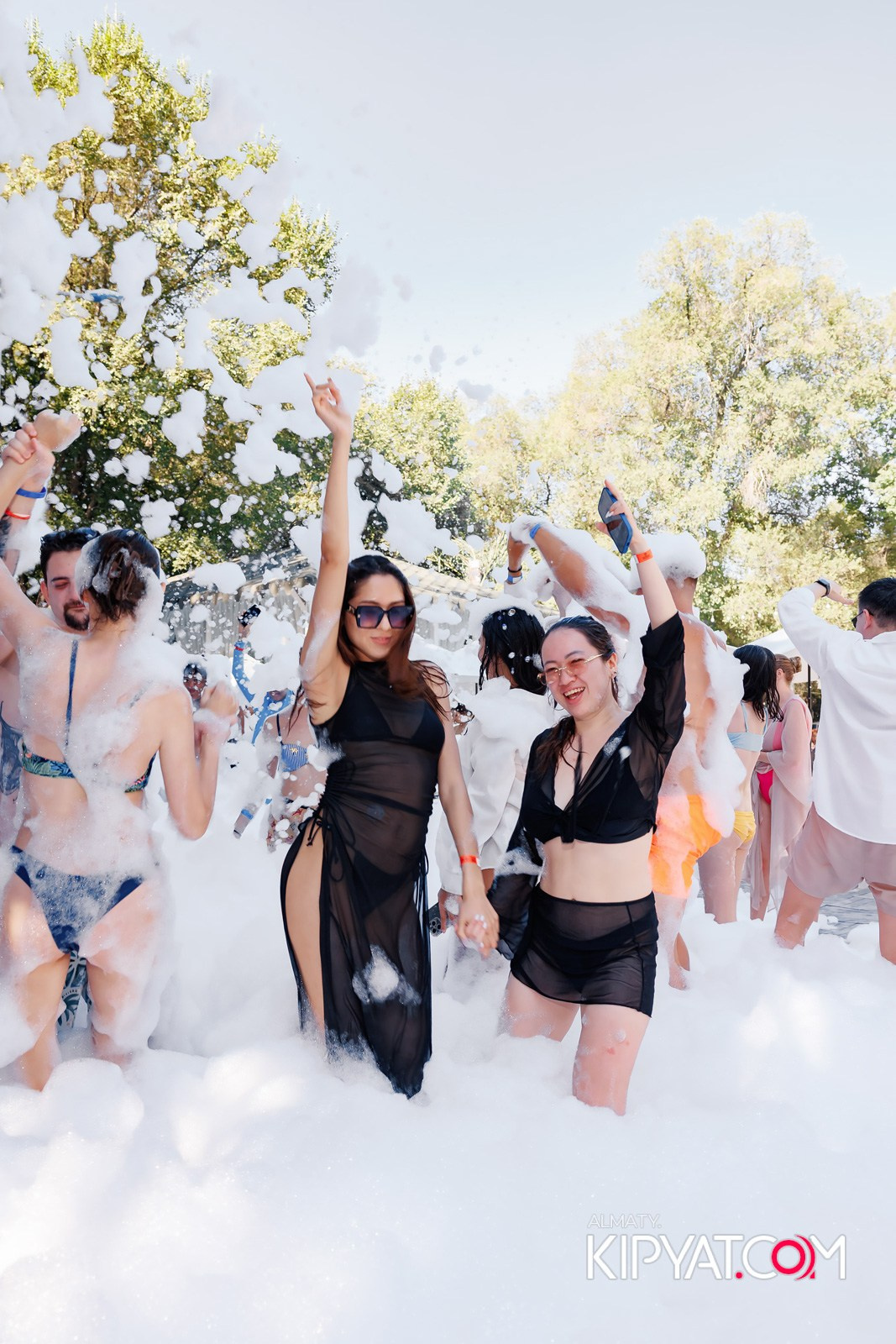 ПЕННАЯ ВЕЧЕРИНКА/ДЫМОВОЕ ШОУ/БАССЕЙН DELIGHT POOL. КИПЯТКОМ АЛМАТЫ!